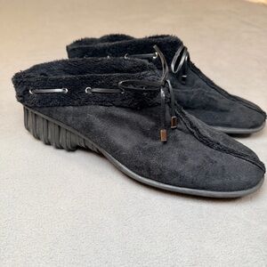 Ditto by Van Eli- Women’s Black Clog/Mule Slip-On/Suede/Faux Fur Lining-Size 9.5